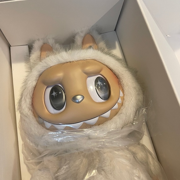 Authentic NEW POP MART LABUBU The Monsters Angel In Clouds Vinyl Doll white HTF - Picture 5 of 14